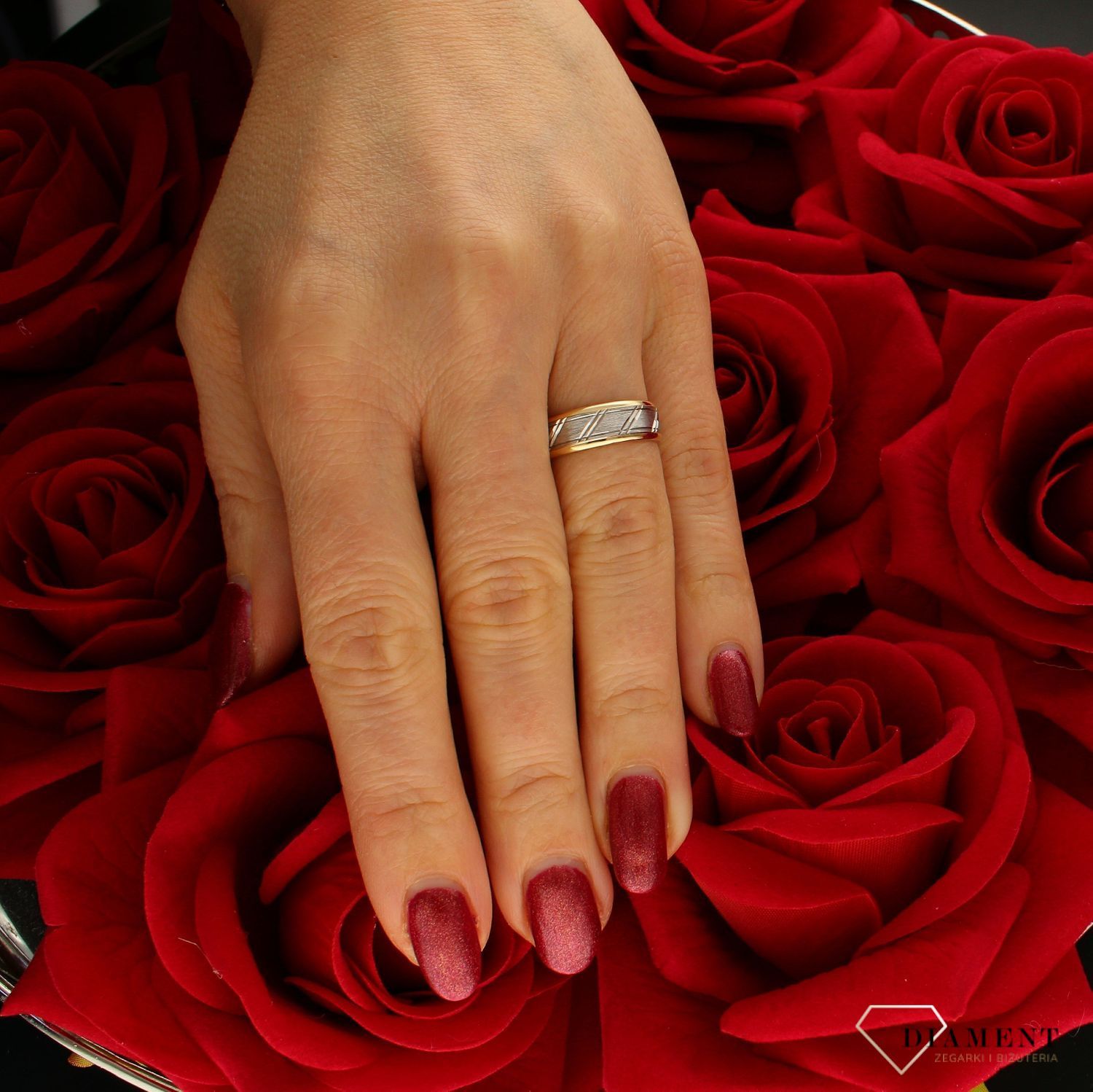 Złota obrączka damska 585 białe i żółte złoto z grawerem – rozmiar 13, szerokość 6mm.jpg